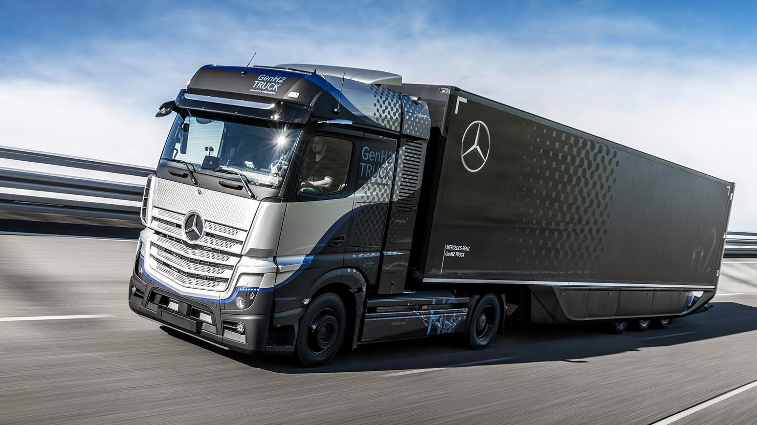 Daimler Trucks Begins Testing Mercedes-Benz GenH2 Fuel-Cell Truck