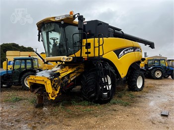 NEW HOLLAND CX860 Used Combine Harvesters for sale