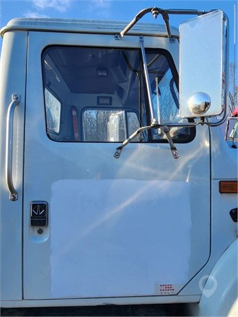 2000 INTERNATIONAL 4700 Used Door Truck / Trailer Components for sale