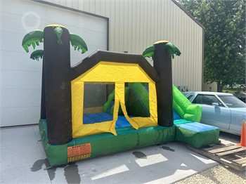 2018 HERO KIDDO TROPICAL BOUNCE HOUSE WATER SLIDE Used Other Business / Retail upcoming auctions