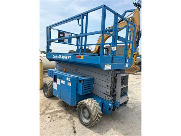2013 GENIE GS4069RT Used 不整地形シザーリフト for rent