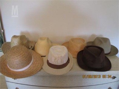 Assortment Of Awesome Hats Otros Artículos Para La Venta 1 - chuck e cheese derby hat roblox