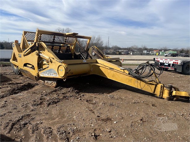2005 DEERE 1810E Used プルスクレーパー for rent