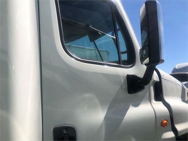 2017 FREIGHTLINER CASCADIA 125 Used Glass Truck / Trailer Components for sale
