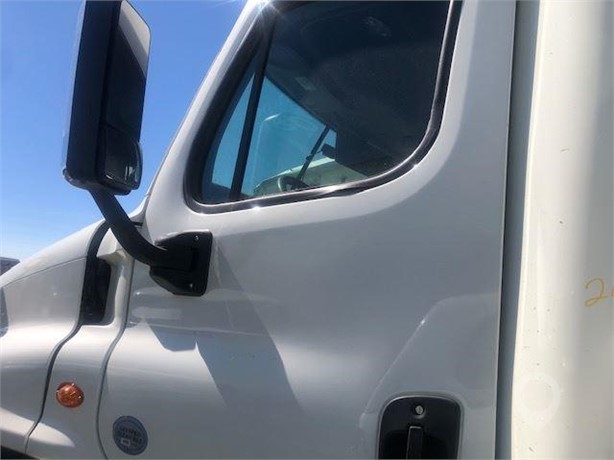 2017 FREIGHTLINER CASCADIA 125 Used Glass Truck / Trailer Components for sale