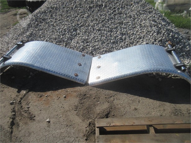 TRUCK FENDERS TREAD ALUMINUM Used Other Truck / Trailer Components auction results