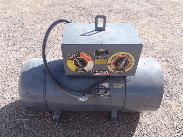 2008 LINCOLN ELECTRIC SAE300 Used Welders for sale