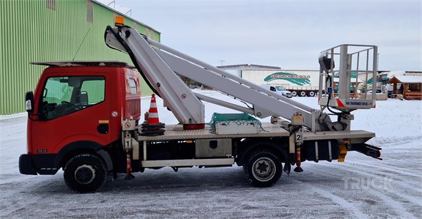 2015 NISSAN CABSTAR Used Transporter mit Arbeitsbühne zum verkauf