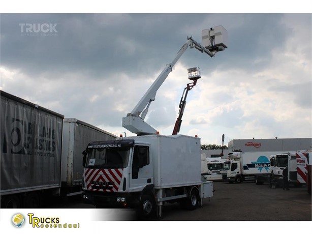 2009 IVECO EUROCARGO 120EL18 Used Schaarlift Vrachtwagen te koop
