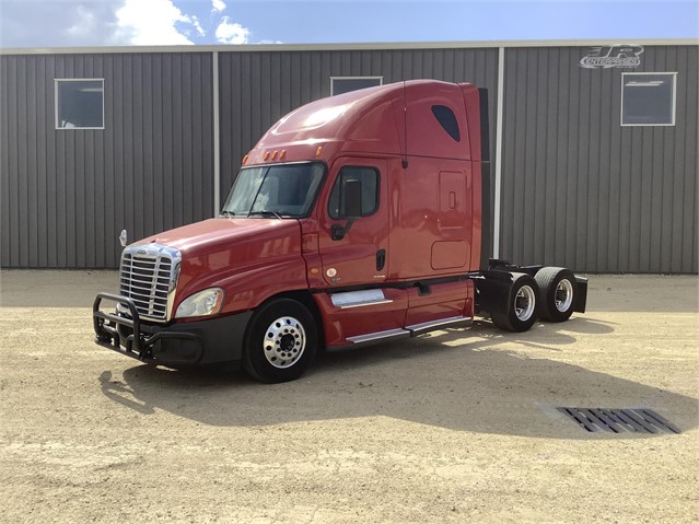 12 Freightliner Cascadia 125 For Sale In Farley Iowa Truckpaper Com