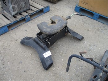 CURT 5TH WHEEL HITCH Used Fifth Wheel Truck / Trailer Components auction results