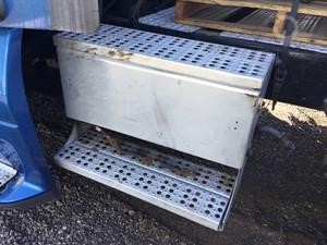 2009 FREIGHTLINER COLUMBIA 120 Used Battery Box Truck / Trailer Components for sale