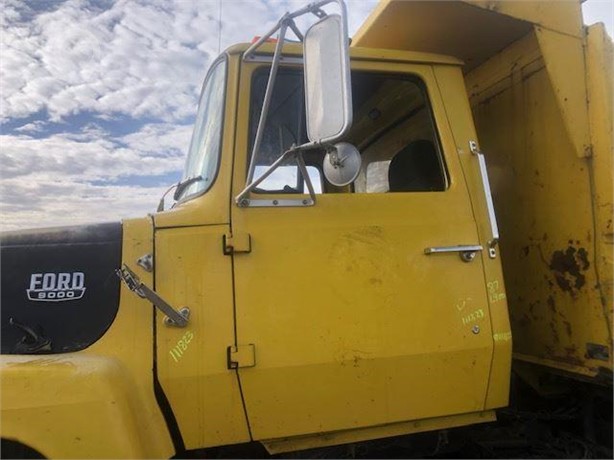 1986 FORD LT9000 Used Door Truck / Trailer Components for sale