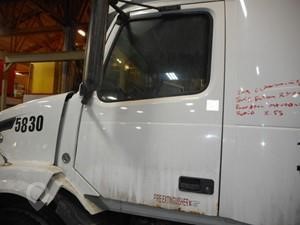 2006 VOLVO VNL 780 Used Glass Truck / Trailer Components for sale