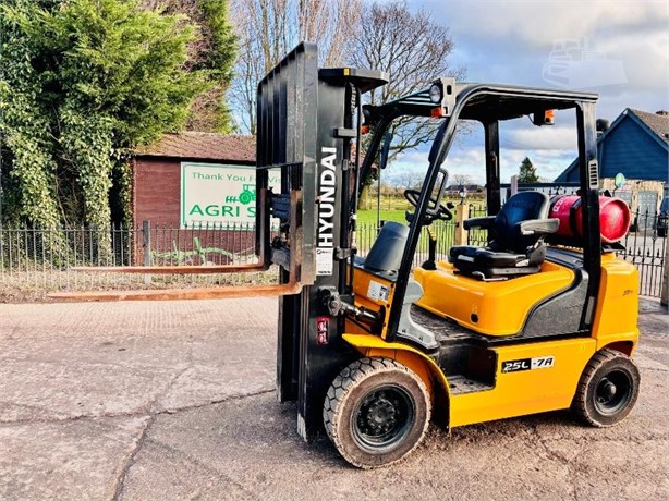 2018 HYUNDAI 25L-7 Used Pneumatic Tyre Forklifts for sale