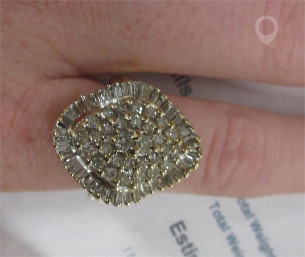 14 K YELLOW GOLD DIAMOND RING WITH STONE DETAILS New Rings Fine Jewellery auction results