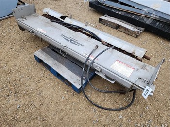 SWENSON STAINLESS STEEL TAILGATE SPREADER Used Other Truck / Trailer Components auction results