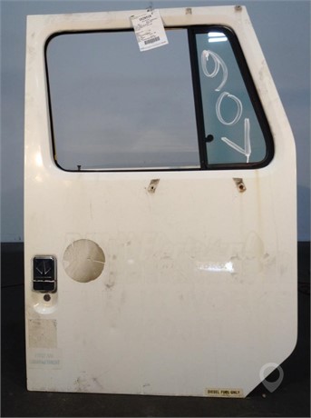 2000 INTERNATIONAL 4900 Used Door Truck / Trailer Components for sale