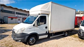 2018 IVECO DAILY 35C13 Gebraucht Transporter mit Kofferaufbau zum verkauf