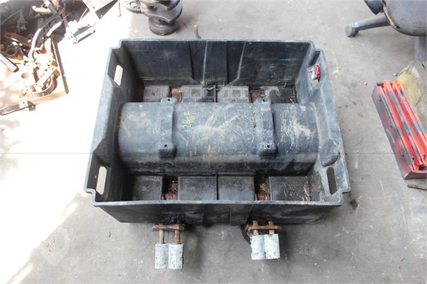 2000 FREIGHTLINER FLC112 Used Battery Box Truck / Trailer Components for sale