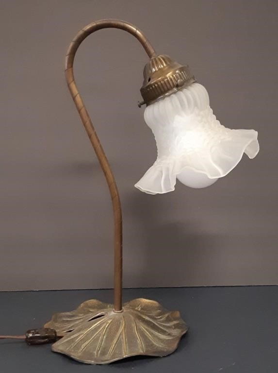 Vintage Tulip Desk Lamp W Lily Pad Base Highland Auctions