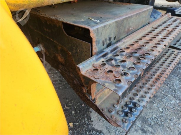 2001 INTERNATIONAL 4900 Used Battery Box Truck / Trailer Components for sale