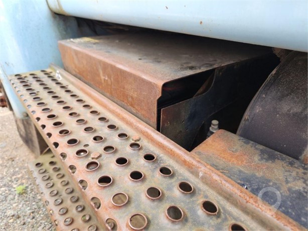 2001 INTERNATIONAL 4900 Used Battery Box Truck / Trailer Components for sale
