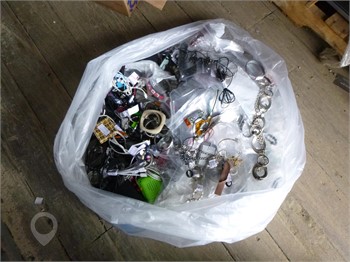 (1) BAG OF HEADPHONES & USB CHARGING CORDS Used Other Peripherals auction results