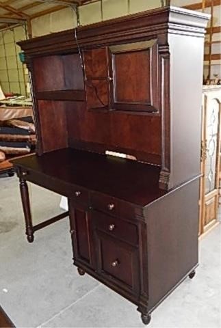 Computer Desk And Hutch By Shenandoah Valley 208auctions