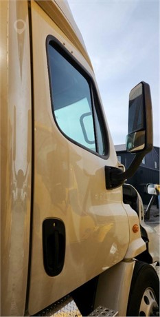 2015 FREIGHTLINER CASCADIA 132 Used Door Truck / Trailer Components for sale