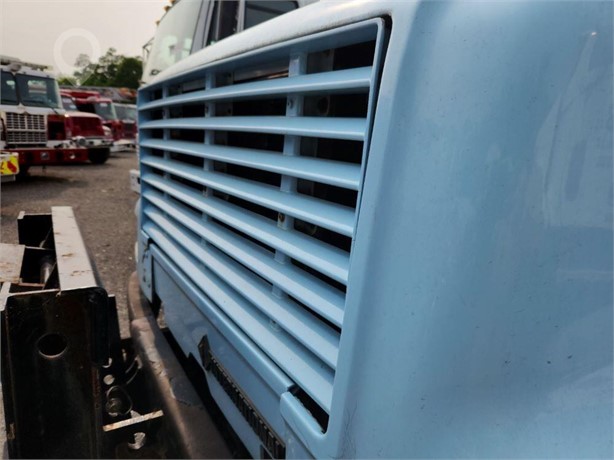 2001 INTERNATIONAL 4900 Used Grill Truck / Trailer Components for sale