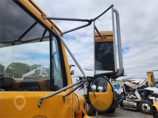 2001 INTERNATIONAL 4900 Used Glass Truck / Trailer Components for sale