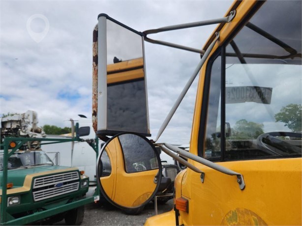 2001 INTERNATIONAL 4900 Used Glass Truck / Trailer Components for sale