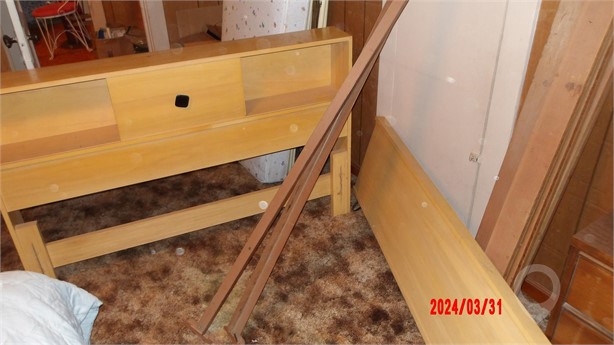 FULL SIZE BEDSTEAD Used Beds / Bedroom Sets Furniture for sale