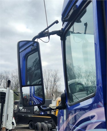 2013 VOLVO VNL Used Glass Truck / Trailer Components for sale