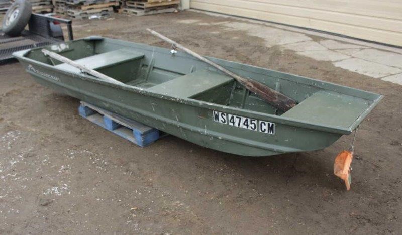 12ft aluminum jon boat w/oars