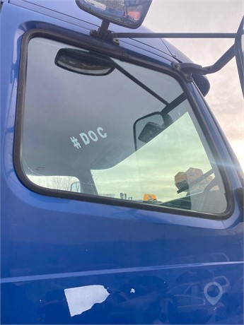 2003 VOLVO VNL Used Glass Truck / Trailer Components for sale