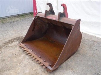 1900 CLEANOUT 250 SERIES WITH WBM STYLE LUGS Used Bucket, Ditch Cleaning for hire