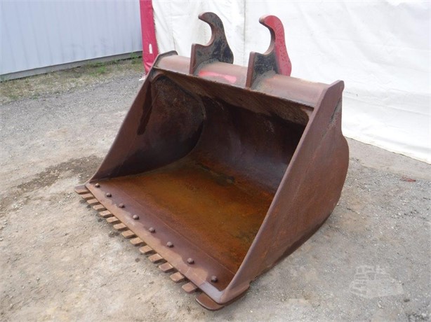 1900 CLEANOUT 250 SERIES WITH WBM STYLE LUGS Used Bucket, Ditch Cleaning for hire