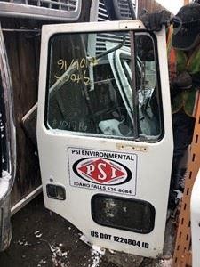 1994 VOLVO ROAD XPEDITOR 2 Used Door Truck / Trailer Components for sale