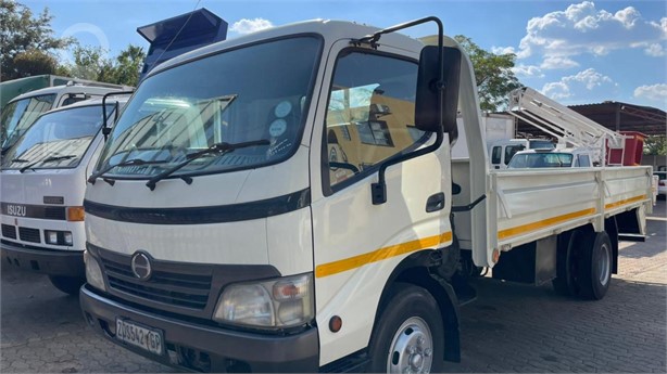2010 HINO 300 814 Used Dropside Flatbed Trucks for sale