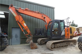 HITACHI Crawler Excavators For Sale | Farm And Plant Ireland