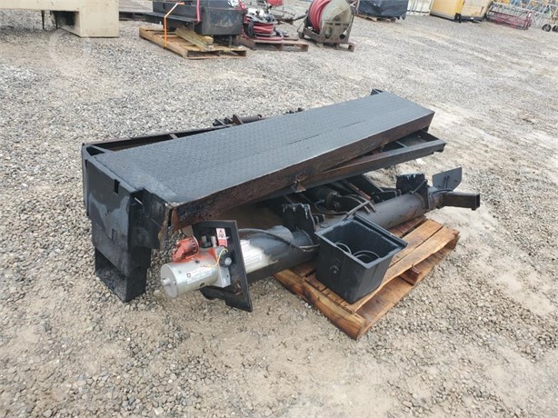 BOX TRUCK LIFT GATE Used Lift Gate Truck / Trailer Components auction results