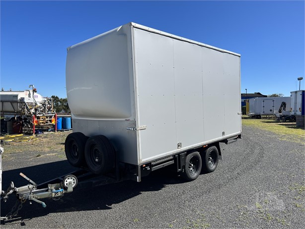 2015 SYDNEY TANDEM AXLE FRP TRAILER Used Cargo / Enclosed Trailers for sale