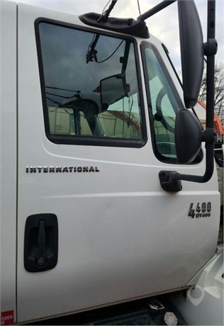 2006 INTERNATIONAL 4400 Used Door Truck / Trailer Components for sale