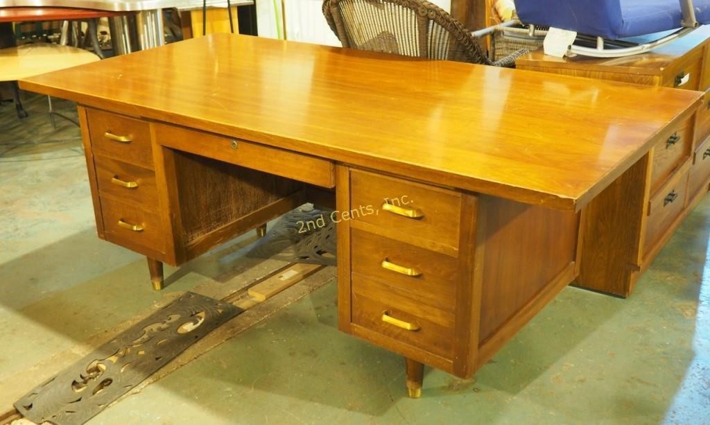 Large Solid Wood Desk By Indiana Desk Company 2nd Cents Inc
