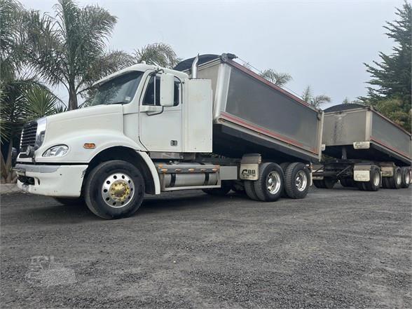 2007 FREIGHTLINER COLUMBIA 112 Used ダンプカー
