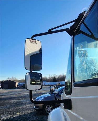 2016 INTERNATIONAL DURASTAR 4300 Used Glass Truck / Trailer Components for sale