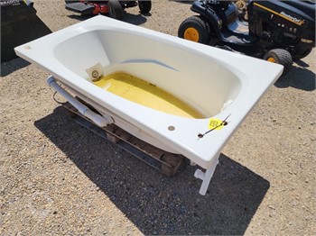 WHIRLPOOL JACUZZI BATH TUB Used Bed / Bath Items Personal Property / Household items upcoming auctions