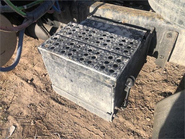 1996 FREIGHTLINER FLD120 Used Battery Box Truck / Trailer Components for sale